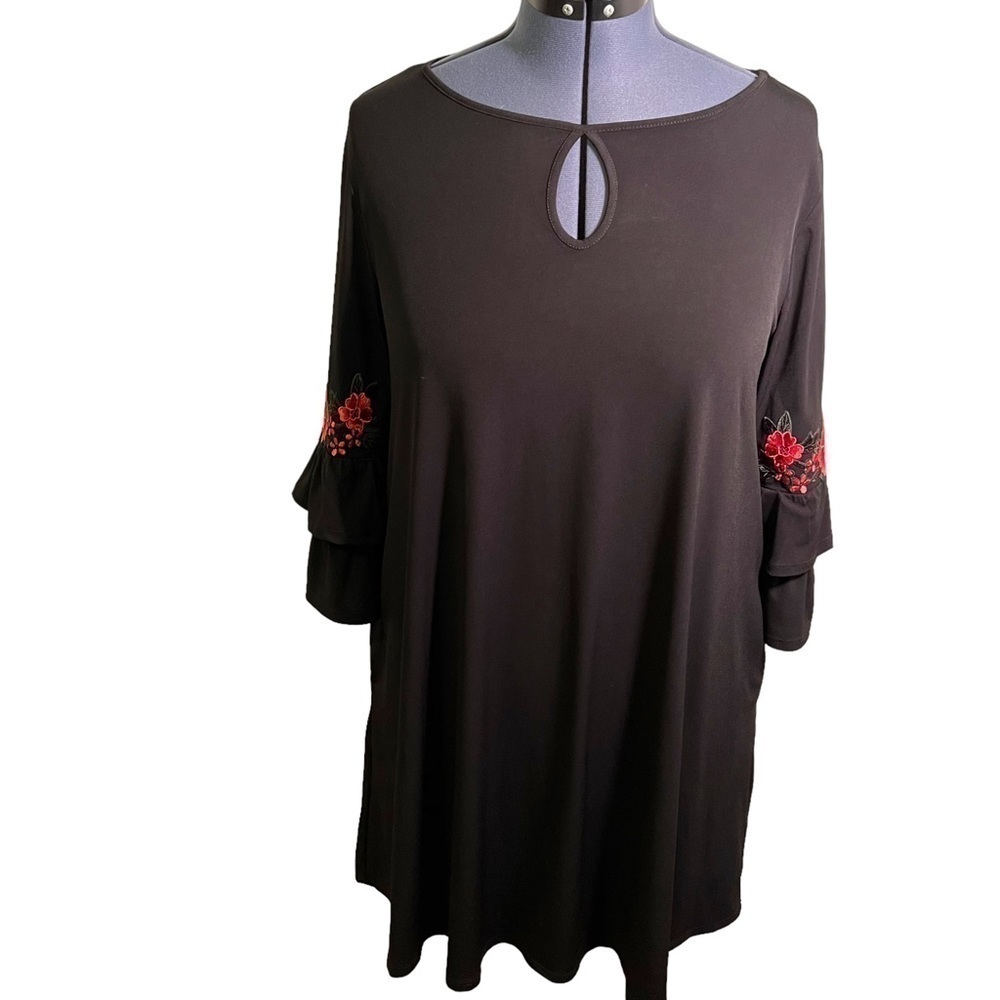 Alyx Dress Women's Size XL Bell Sleeve Dress Black Embroidered Floral Sleeves